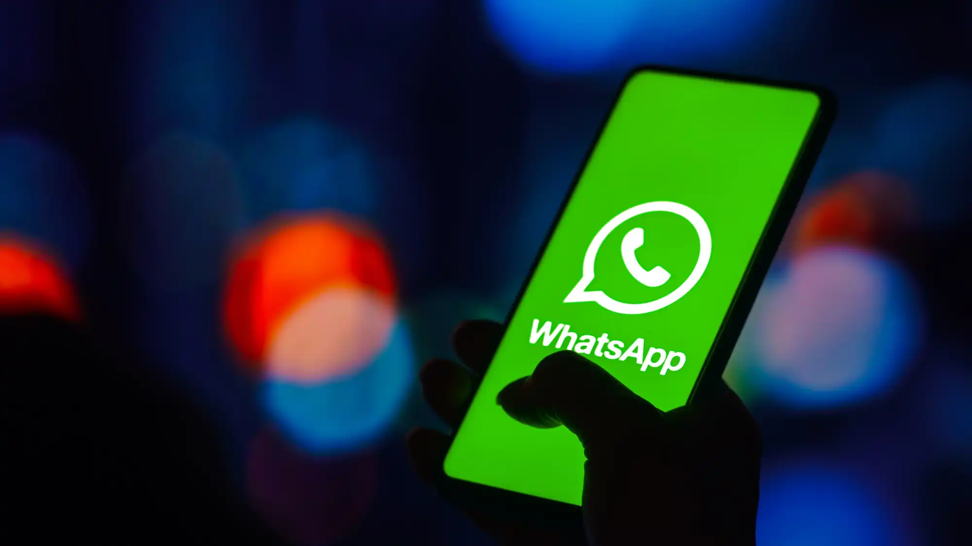 How to use WhatsApp group messaging?
